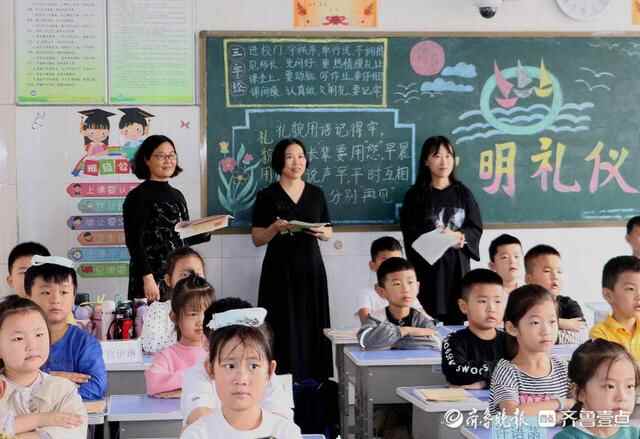 莒县四小开展“零起点”一年级教师课堂常规评比活动