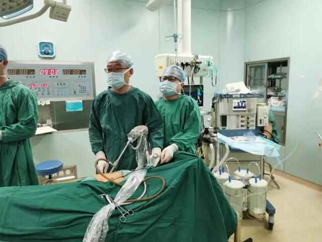 五莲县人民医院成功实施腹腔镜下单侧腹股沟斜疝无张力修补术