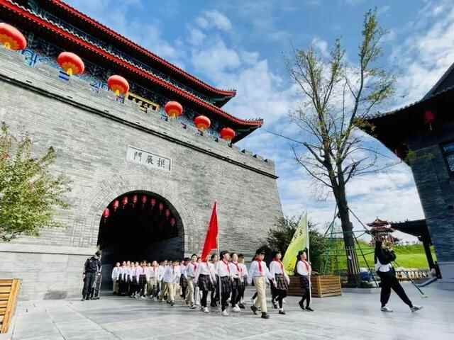 莒县第一实验小学走进莒国古城，开展文化之旅研学游