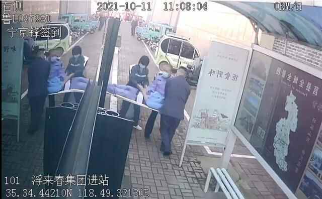 日照莒县：公交上一乘客突发癫痫 驾驶员和热心乘客紧急施救