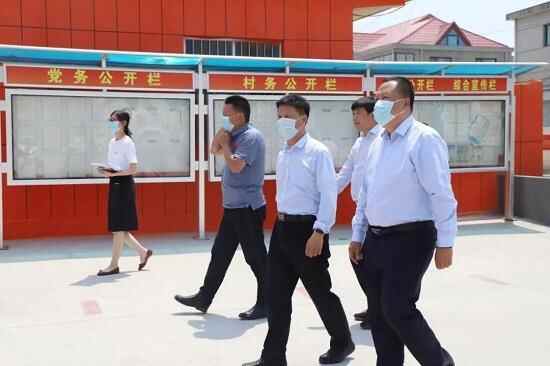兰山区委教育工委常务副书记、区教体局党组书记、局长王金锋到第一书记村调研工作