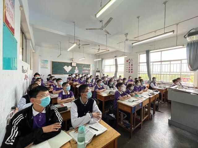 护航青春梦，助力平安行——莒县三中开展法治教育进课堂活动