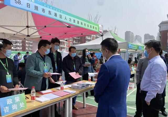 东港区人社局：做好公共就业服务，打造一流营商环境