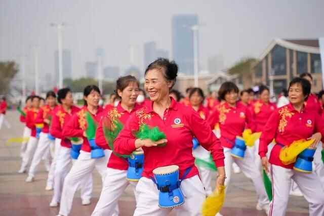 庆国庆、迎重阳，日照市举行老年人特色健身项目展演