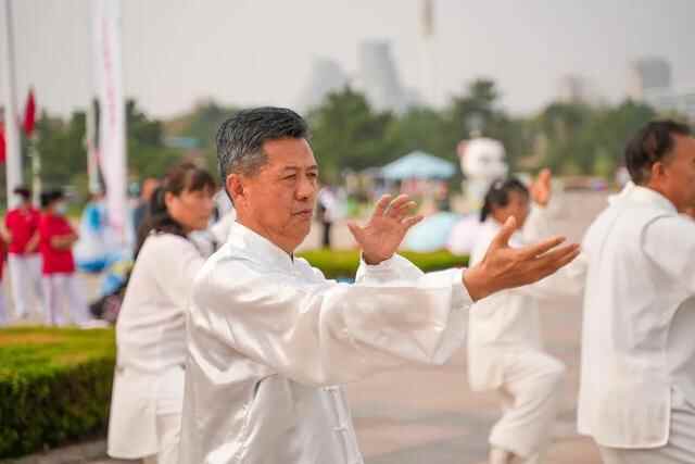 庆国庆、迎重阳，日照市举行老年人特色健身项目展演