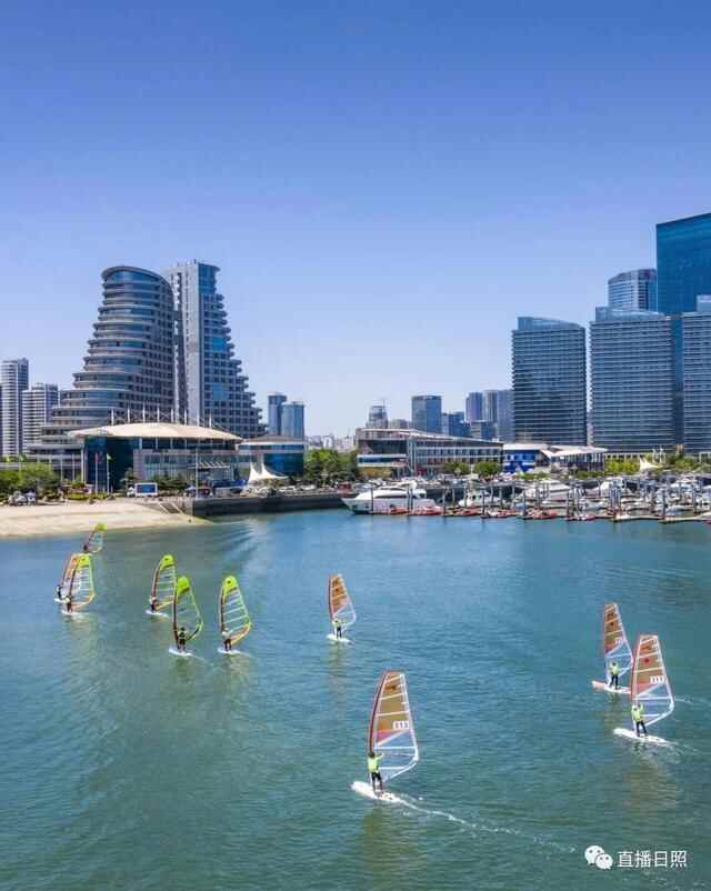 实拍！“七彩祥云”突现！今天的日照，再次美出圈