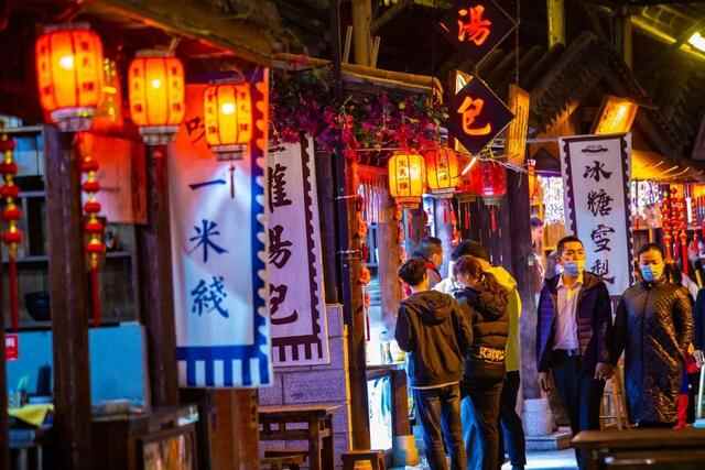 会吃的人都知道，夜晚日照的美食都在这