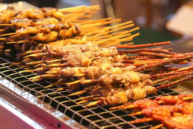 会吃的人都知道，夜晚日照的美食都在这
