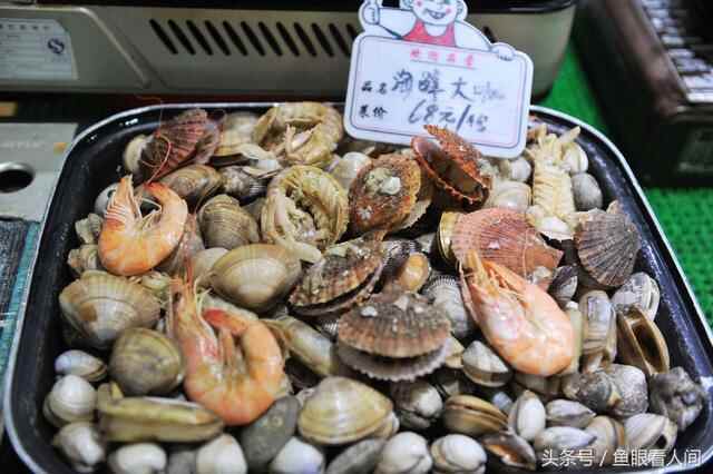 日照岚山海鲜楼点菜间无意中露出海鲜丰富 这里海鲜能让你吃到撑