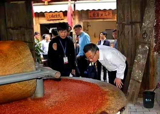 来河东版的“清明上河图”品岚山根舌尖上的美食，领略食品的安全
