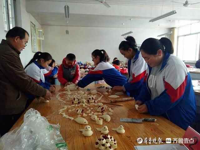 莒县长岭初中举行剪纸和美食制作活动