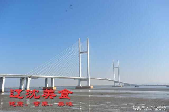 随拍丹东东港海鲜批发市场，螃蟹大虾都是主角，现蒸鲜吃