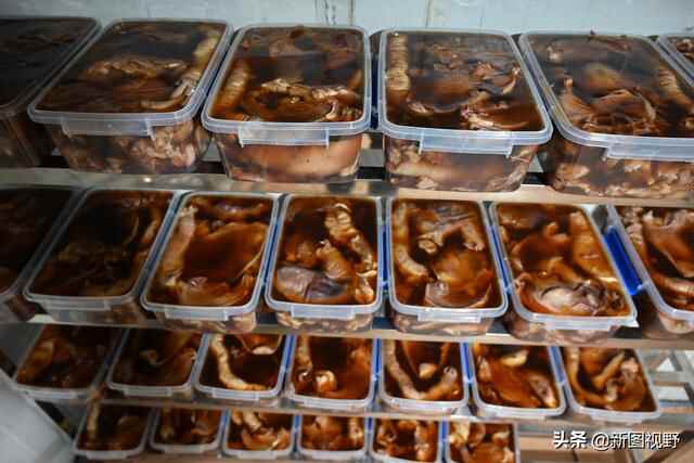 夫妻秘制“猪头肉”，一年能卖50吨，流水近百万元，有人千里学艺
