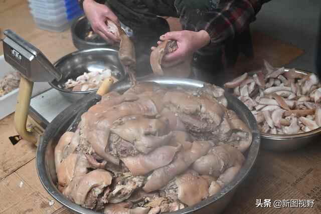 夫妻秘制“猪头肉”，一年能卖50吨，流水近百万元，有人千里学艺