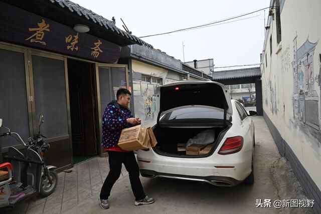 夫妻秘制“猪头肉”，一年能卖50吨，流水近百万元，有人千里学艺
