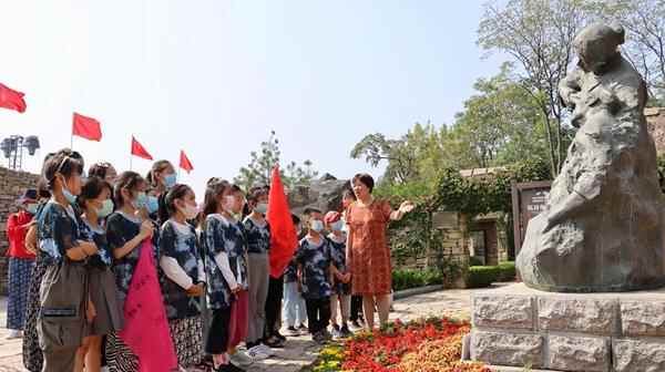 山东沂南：明德英两代后人纪念馆讲述红嫂故事