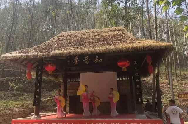 费县文化馆及柳琴剧团“庆国庆”走进景区文艺演出到利山涧景区