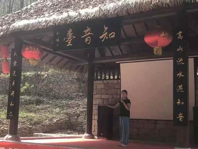 费县文化馆及柳琴剧团“庆国庆”走进景区文艺演出到利山涧景区