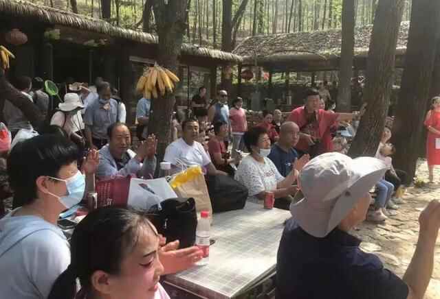 费县文化馆及柳琴剧团“庆国庆”走进景区文艺演出到利山涧景区