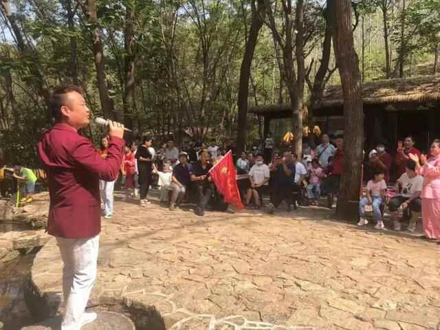 费县文化馆及柳琴剧团“庆国庆”走进景区文艺演出到利山涧景区