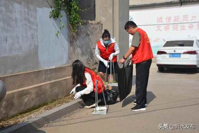 沂水县委书记陈士贤带队参加环境卫生大扫除活动，掀起全国文明城市创建热潮