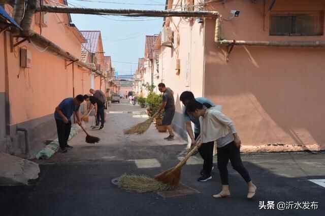 沂水县委书记陈士贤带队参加环境卫生大扫除活动，掀起全国文明城市创建热潮