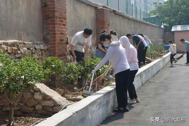 沂水县委书记陈士贤带队参加环境卫生大扫除活动，掀起全国文明城市创建热潮