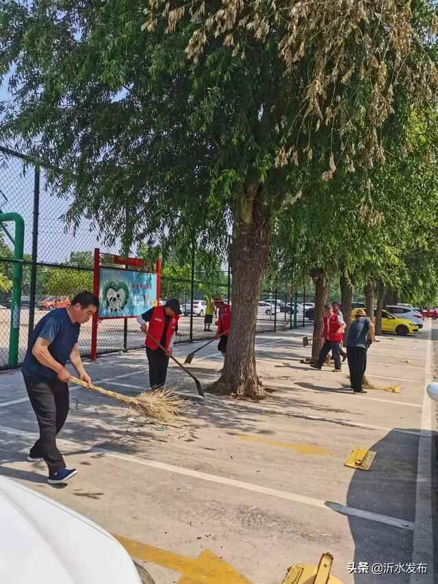 沂水县委书记陈士贤带队参加环境卫生大扫除活动，掀起全国文明城市创建热潮