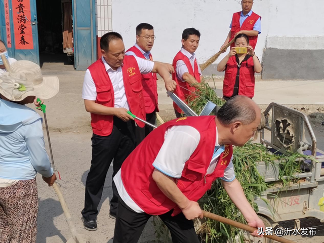 沂水县委书记陈士贤带队参加环境卫生大扫除活动，掀起全国文明城市创建热潮