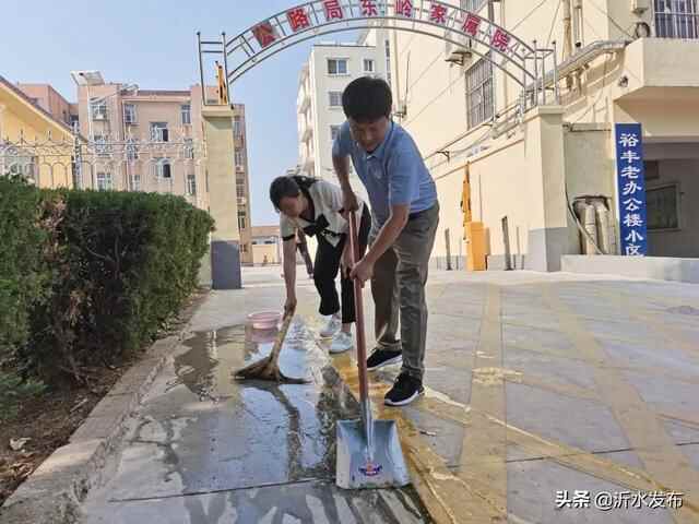 沂水县委书记陈士贤带队参加环境卫生大扫除活动，掀起全国文明城市创建热潮