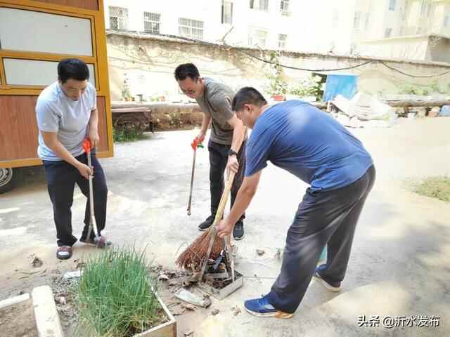沂水县委书记陈士贤带队参加环境卫生大扫除活动，掀起全国文明城市创建热潮