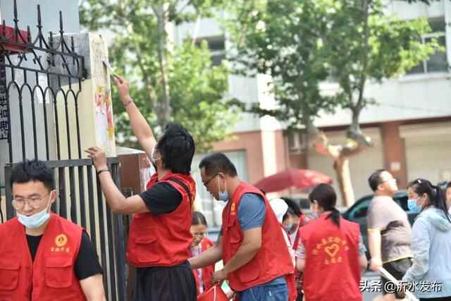 沂水县委书记陈士贤带队参加环境卫生大扫除活动，掀起全国文明城市创建热潮