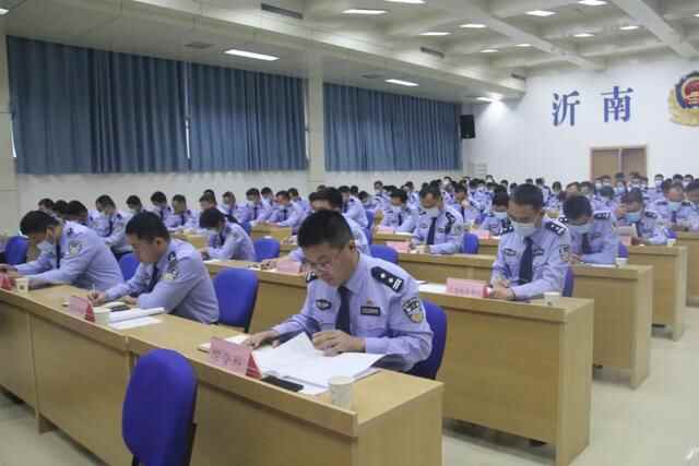 沂南交警大队迅速落实支队会议精神，部署开展警务辅助人员队伍教育整顿活动
