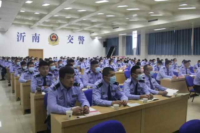 沂南交警大队迅速落实支队会议精神，部署开展警务辅助人员队伍教育整顿活动