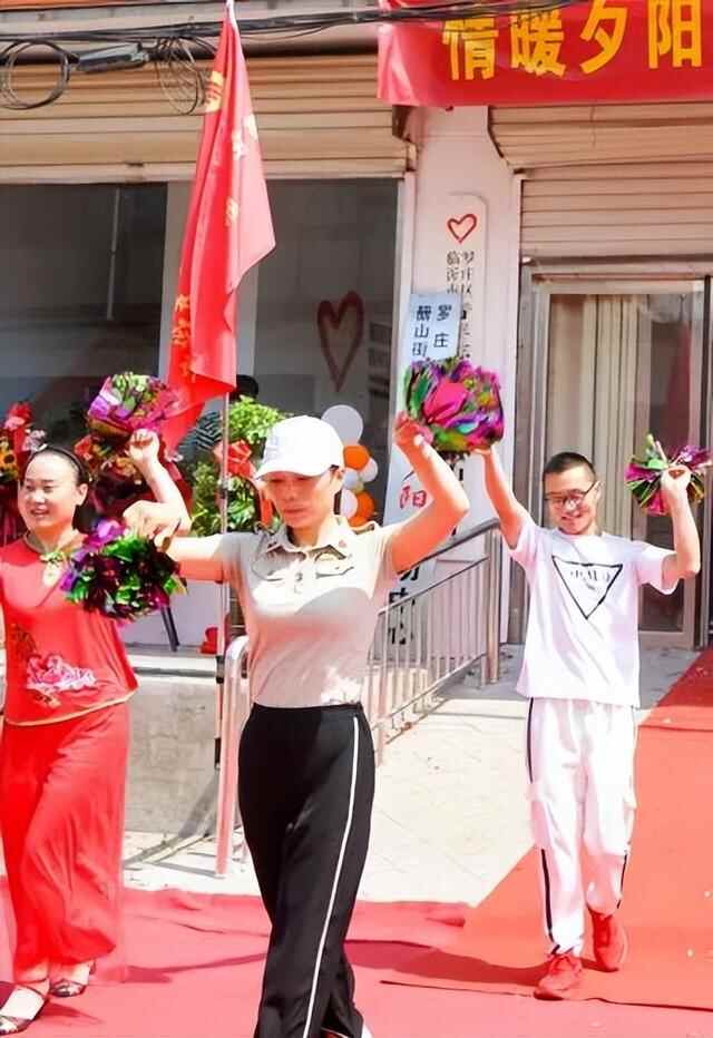 端午我在岗||罗庄区“青暖夕阳”慈善助老项目正式启动｜黄山镇党委书记讲党课｜市场^^^