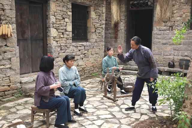 国庆，沂南红嫂家乡亮丽中国红