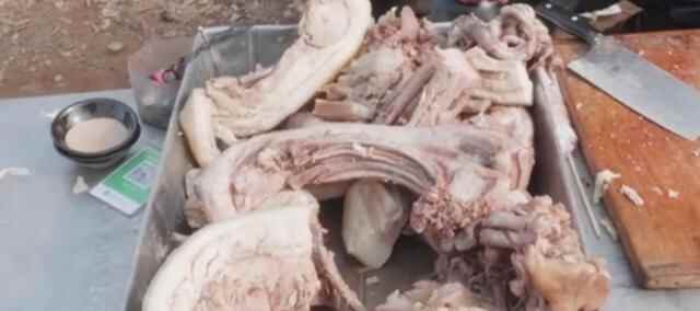 山东大爷卖早酒，猪肉15元一斤，酒用大碗喝，不为赚钱只图热闹