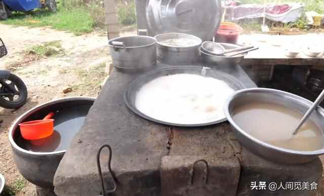 费县农村大集，74岁大爷卖了33年馄饨，从2毛钱涨到6元一份