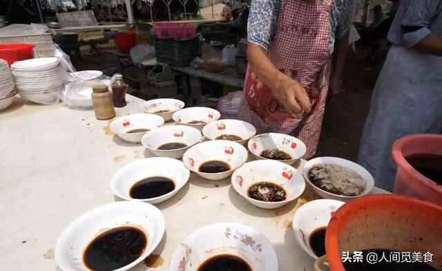费县农村大集，74岁大爷卖了33年馄饨，从2毛钱涨到6元一份