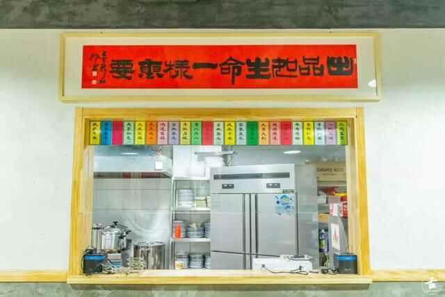 兰山路上这家店告诉你，在有上百年历史的地方吃饭是一种怎样的体验