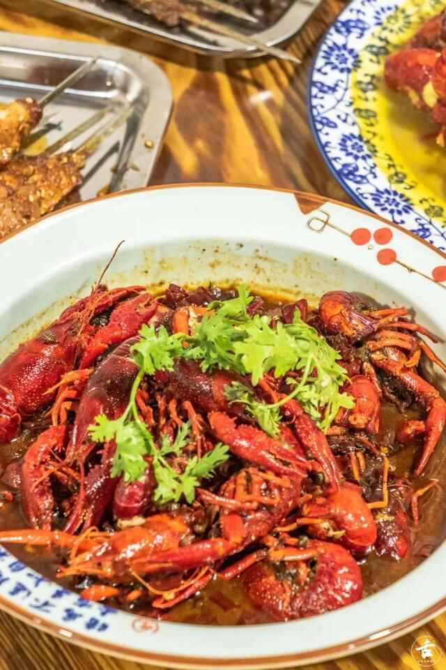 兰山路上这家店告诉你，在有上百年历史的地方吃饭是一种怎样的体验