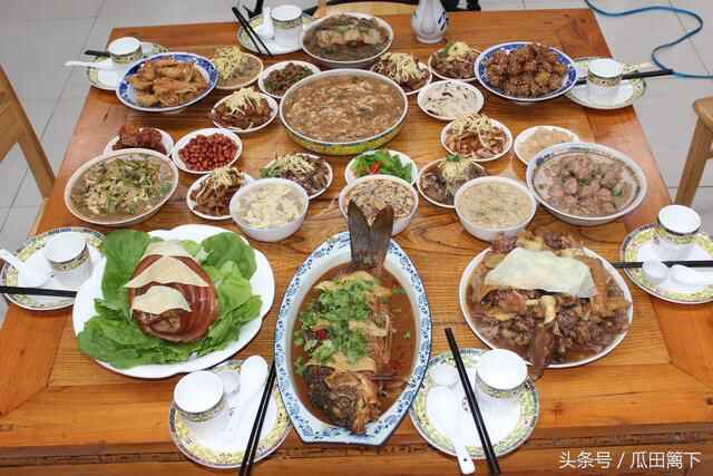 10个碗3大件13巧32盘盘，平邑有一种美食叫蒙山喜宴，很文化！