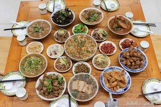 10个碗3大件13巧32盘盘，平邑有一种美食叫蒙山喜宴，很文化！