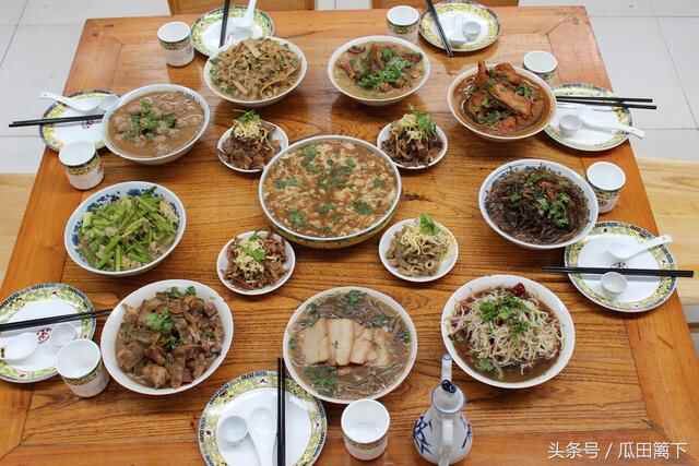 10个碗3大件13巧32盘盘，平邑有一种美食叫蒙山喜宴，很文化！