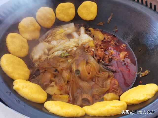 沂蒙美食：在兰陵县，体验一次东北风味的铁锅炖鸡