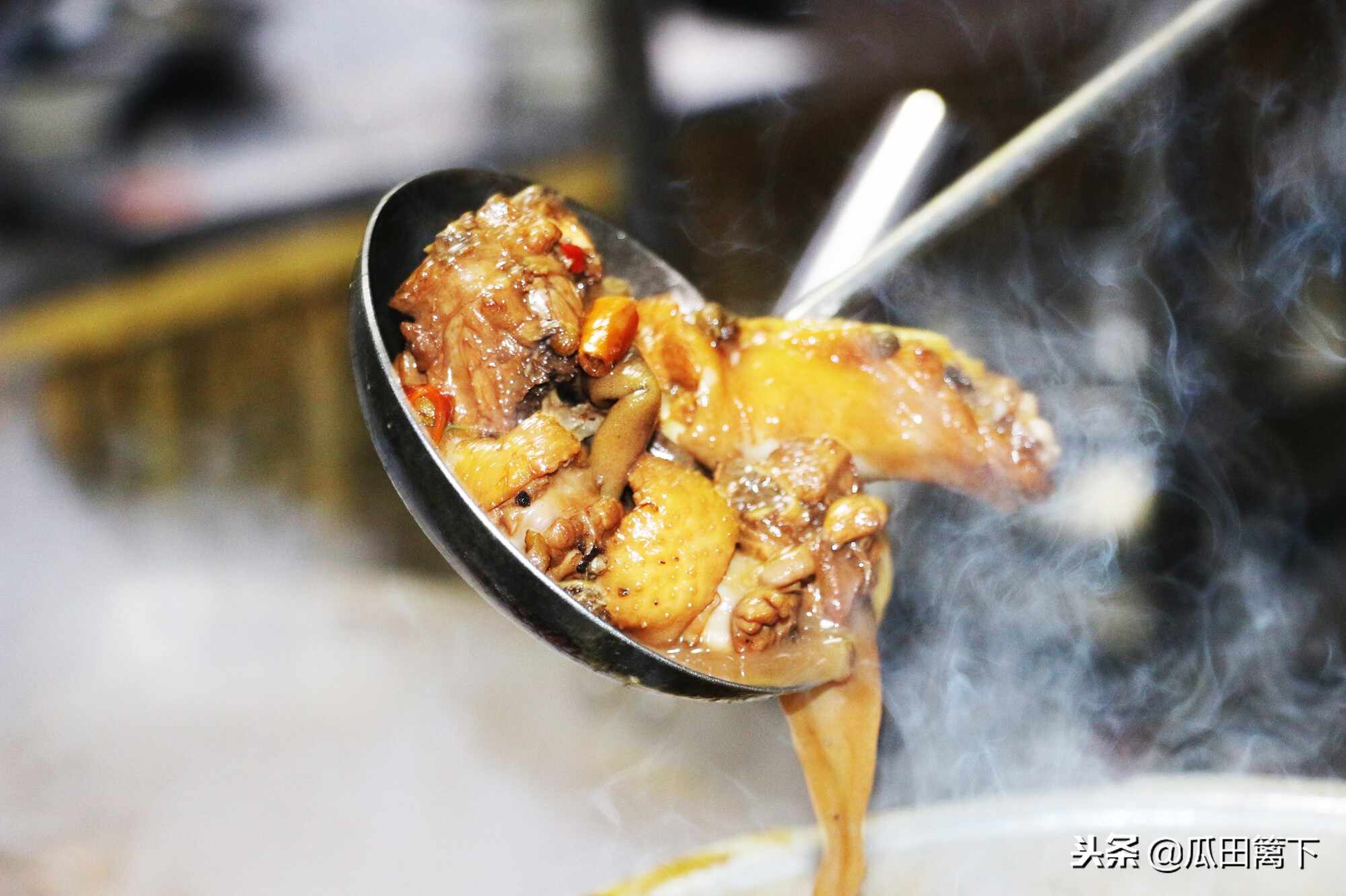 25年加盟300个店，平邑43岁厨师王丙全创“15秒回锅鸡”美食传奇
