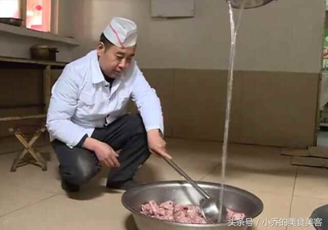 山东美食，蒙阴红烧兔首，美容又健脑的兔头你吃过吗
