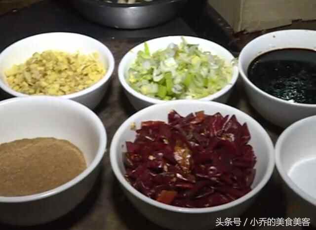 山东美食，蒙阴红烧兔首，美容又健脑的兔头你吃过吗
