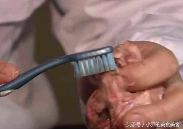 山东美食，蒙阴红烧兔首，美容又健脑的兔头你吃过吗