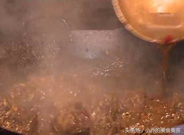 山东美食，蒙阴红烧兔首，美容又健脑的兔头你吃过吗